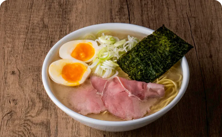 煮卵豚骨ラーメン